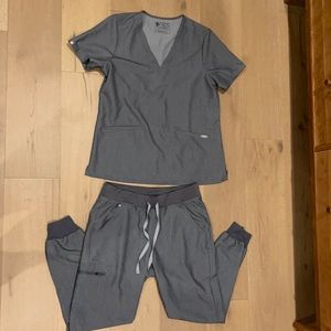 Figs |Technical Collection Grey Top Size: L Top| M pants Color: Gray |